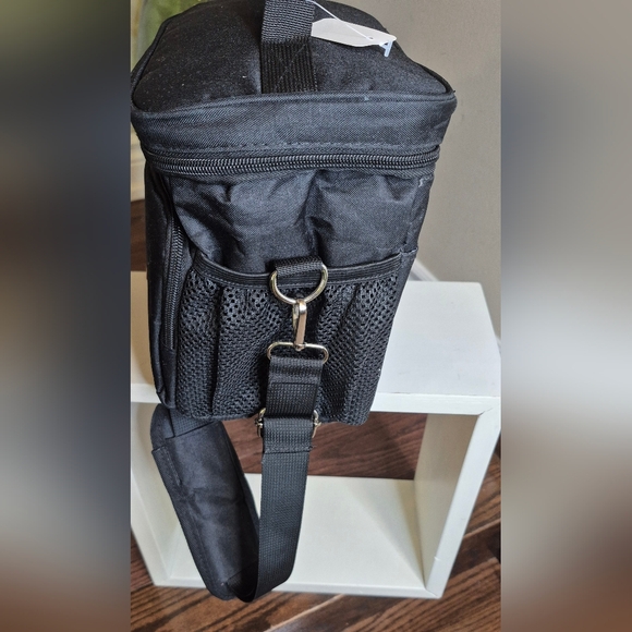 Sleek Black Lunch Bag for Men - Picture 3 of 6